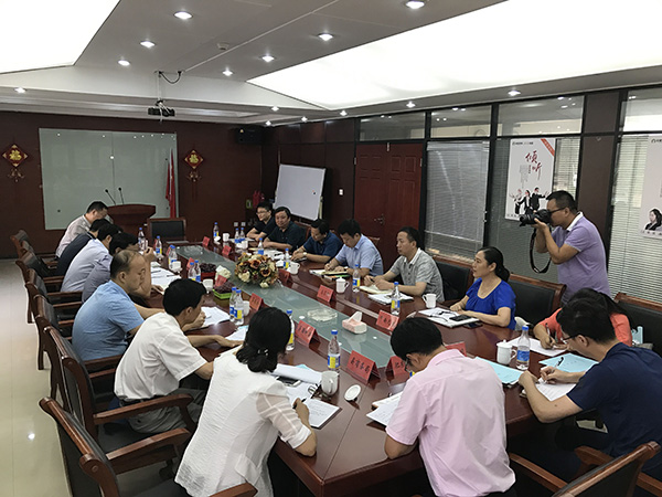 肥東縣委書記耿延強(qiáng)攜縣商務(wù)局等各局機(jī)關(guān)主要負(fù)責(zé)人來安徽環(huán)瑞開展就推動(dòng)國際貿(mào)易專題座談會(huì) 肥東縣委書記耿延強(qiáng)攜縣商務(wù)局等各局機(jī)關(guān)主要負(fù)責(zé)人來安徽環(huán)瑞開展就推動(dòng)國際貿(mào)易專題座談會(huì)